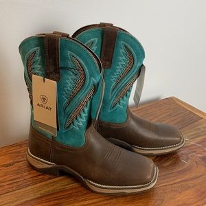 Gorgeous NWT turquoise Ariat Womens Boots